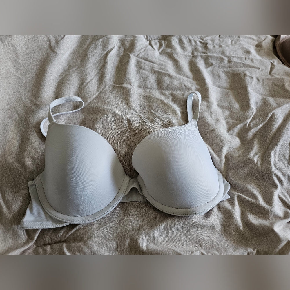 PINK T-Shirt Lightly Lined Bra Size 34B